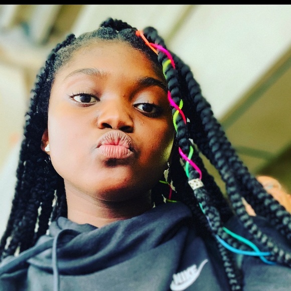 Meet your Posher, Erika - Picture 1 of 1